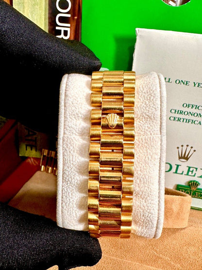 Rolex Day-Date 36 Ref: 18038 Full Set Black Dial R-Series 1989