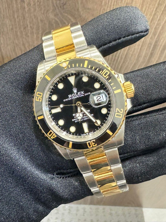 Rolex Submariner 41 Black Two-Tone 18K Yellow Gold & Stainless Steel Like New Condition